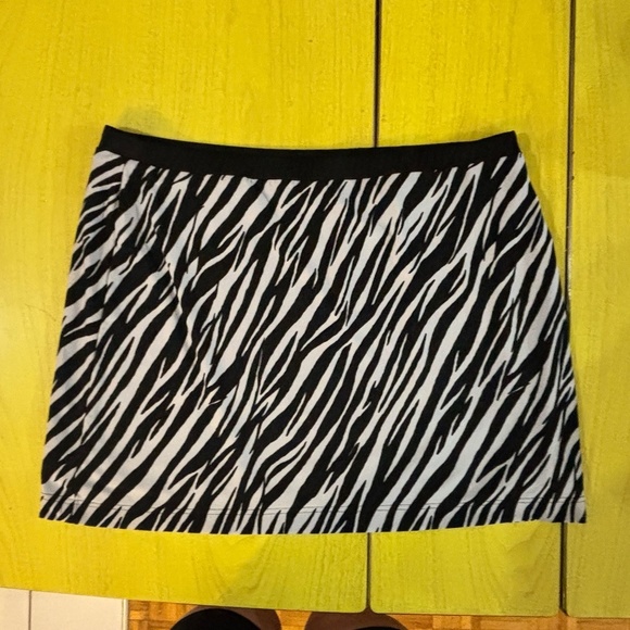 vintage zebra skirt! stretchy so cute - Picture 1 of 4